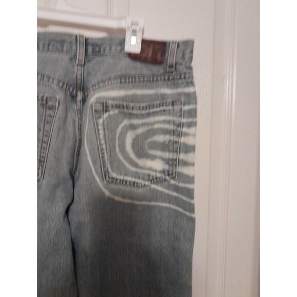 Calvin Klien Women’s 32/28 Women’s Custom Bleach Design Raw Hem Jeans. B49 - Picture 4 of 5